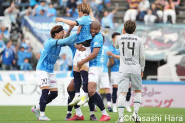 アピスパ福岡｢チーム内得点王｣にアクシデント、横浜FC｢J1初スタメン33番｣のうれしいJ1初ゴールで今季4勝目