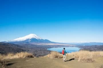 【首都圏近郊で低山ハイク】3月末に登るなら富士山の大展望台「三国山」がおすすめ＜山梨県・山中湖＞