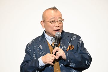 鶴瓶、大阪で自身の作品鑑賞「びーびー泣いて恥ずかしかった」