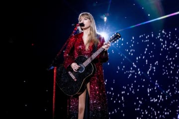 【2025 iHeartRadio Music Awards】テイラー・スウィフト、＜Tour of the Century賞＞に輝く「ファンの皆さんのおかげ」