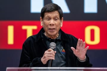 フィリピンのドゥテルテ前大統領、ハーグに移送　ＩＣＣに身柄引き渡し