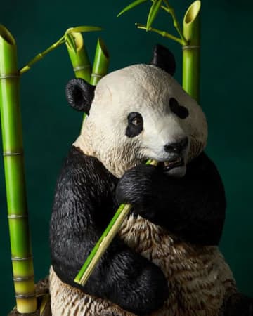 海洋堂、生物としてのリアルな描写を追い求めたスタチュー「NATURE TALES 大熊猫」を10月に発売
