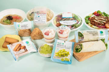 ファミマ、植物性由来の「とんこつラーメン」や「いちごのショートケーキ」を発売