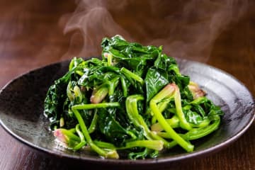 青菜を炒める前に入れるといいものは？あざやかな色を出す【昔ながらの家事コツ〜調味料】