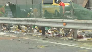 路上に散乱した塗料缶に複数の車両が乗り上げて…飛び散った塗料の除去に時間　中国道上り下関ICー小月IC間の通行止め解除の見通し立たず