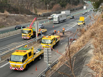 【通行止め解除】山陽道の高屋JCT～河内IC間（上り）　乗用車が全焼　運転席から1人の遺体　広島・東広島市