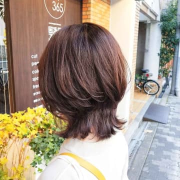 「ずっと同じ髪型、、」は卒業！【40・50代】大人がこなれる「外ハネスタイル」って？