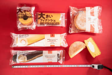 約27cmのロールケーキとエクレア、大きさ約2倍のフィナンシェ! 「なが！デカ！」なスイーツと大きな焼き菓子5種をファミリーマートが本日14日(金)から順次発売