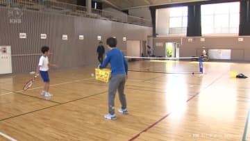 上市町の小学生が車いすテニスを体験