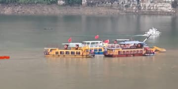 川で遊覧船2隻が転覆　約70人投げ出される…うち50人あまり救出　中国・貴州省