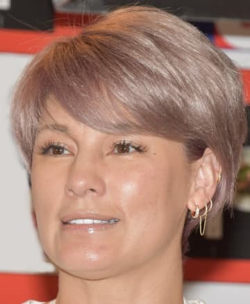 梅宮アンナ、結婚を発表　「世継恭規さんと結婚致しました」　去年、乳がんを公表