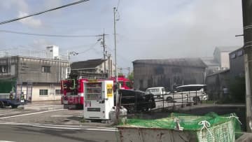 高知市の自動車整備工場で火事