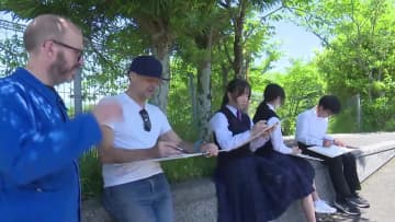『描いてみると楽しい』ロシア出身の画家が中学生に美術指導【高知】