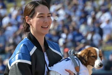 ドジャースが日本へ出発…大谷翔平の真美子夫人＆デコピンは“留守番”か