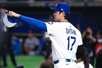 大谷翔平出場の巨人戦前に“世界的美女”降臨　グラウンド登場に騒然「めちゃくちゃ可愛い」