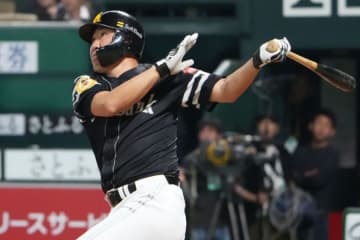 42歳・内川聖一がOB戦で特大弾　テラス席越え左翼席へ…豪快3ランに場内騒然