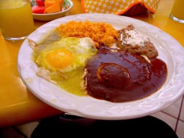 日本とは違う「メキシコの朝ごはん」事情！ 驚きのネーミング「離婚した卵」はメキシコ定番の卵料理