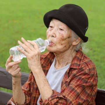 高齢者はなぜ意識して「水」を飲む必要があるのか？【長寿研究のいまを知る 実践編】#8