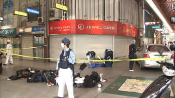 愛媛・松山市 商店街で刃物強盗 犯人逃走中　防犯カメラに「フード姿の男」