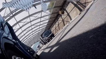 【独自】ドラレコ映像に投げ出されたドライバーが…高速でトラックに追突されバイク転倒　ドライバー「記憶ない」