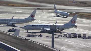 【速報】JALの旅客機が羽田空港着陸時にタイヤ破裂…滑走路一時閉鎖もけが人なし