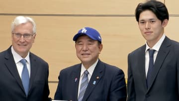 来日したドジャースがさっそく東京ドームで練習　佐々木朗希投手「日本でプレーできることをうれしく思う」石破首相にサイン入り帽子などプレゼント