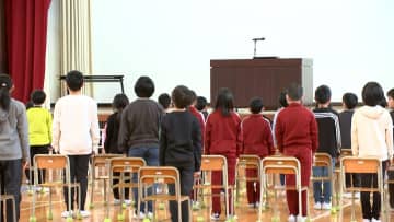 岩手・大船渡の綾里小学校が元の校舎で授業再開…子どもたちが19日ぶりに登校　山火事で別の小学校を間借り