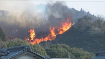 愛媛・今治市の山火事　鎮圧に至らず避難指示拡大…今治市で381人、西条市で1506人　国道196号線や高速の通行止め続く