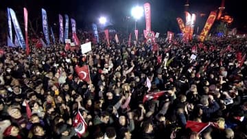 トルコ・エルドアン大統領の“政敵”イスタンブール市長逮捕で“100万人市民”が抗議デモ　大統領は「街頭テロ」と批判