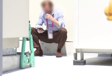 万博関係者の「隠れたばこ」横行…直撃に外国人スタッフ「喫煙所が遠すぎる」引火で爆発する危険性のメタンガスたびたび検出