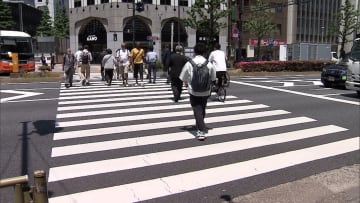 「軽いけがだと考えて走り去ってしまった」20代女性が車と接触し倒れた後トラックにひかれ死亡　車とトラックの運転手を逮捕　東京・代々木