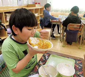 児童考案のカレー 給食に　地産地消で環境に優しく　八王子市