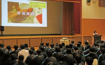 横浜労災病院 中学生に命の大切さ伝え 産婦人科医の出張授業　横浜市港北区