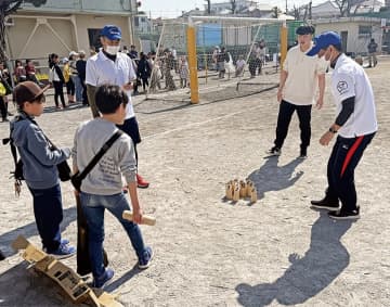 片倉地区 おたのしみ会が盛況 ４００人超が来場　横浜市神奈川区