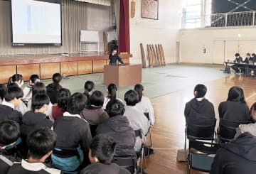 ｢清き一票をお願いします｣ 玉縄中で模擬市長選　鎌倉市