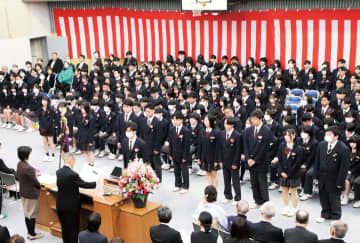 思い出と希望を胸に巣立ち 　小田原市内私立高校で卒業式　小田原市・箱根町・湯河原町・真鶴町