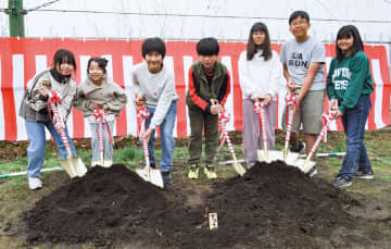 上瀬谷小児童 海軍道路の桜〝２世〟植樹 接ぎ木し、２年かけ生育　横浜市旭区・横浜市瀬谷区