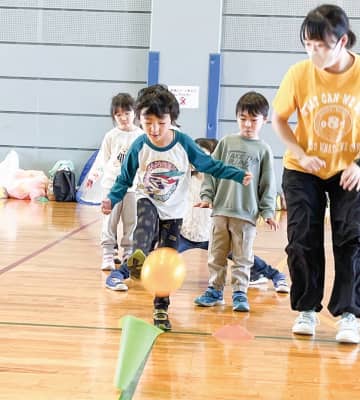 保育園でサッカー教室 「お友達ができた」　大和市