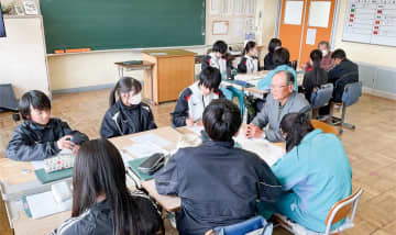 清川村 戦時中の生活を知る 緑中で遺族会が講話　厚木市・愛川町・清川村