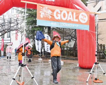 湯河原～元住吉100㎞ウォーク 雨の中を258人完歩 実行委員会｢つながり実感｣　川崎市中原区