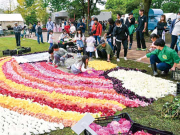 緑のまつり賑わう フラワーカーペットも制作　厚木市・愛川町・清川村