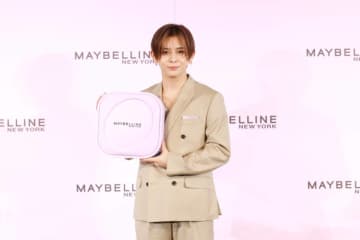 山田涼介、“キレイと褒められる”美肌を活かすメイクのこだわり「厚塗り感はなるべく出したくないので…」