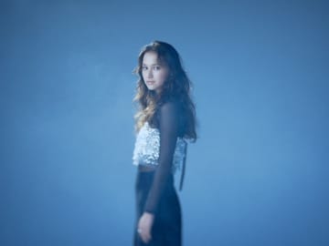 Hana Hope、YouTubeチャンネル"FLASH THE FIRST TAKE"初登場！ 「flowers」披露