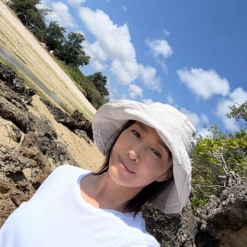 〝夏色〟高島礼子が沖縄の青空とグルメを満喫、観光shotに「礼子姐さん素敵で綺麗で可愛いすぎ」とフォロワー絶賛