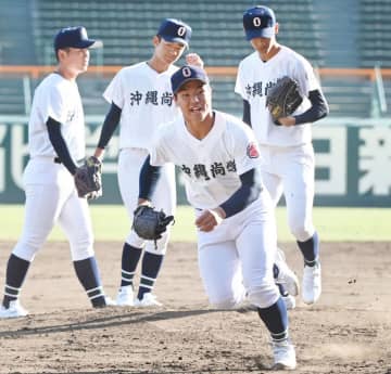 練習試合→甲子園練習で覚醒　沖縄尚学のエースは2年生左腕「甲子園はとても投げやすい」　昨夏4強の青森山田の強打を封じられるか