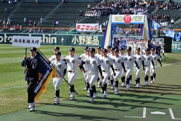 「カイロ」持参の開会式　西日本短大付、東海王者との初戦に「士気も上がってきました」