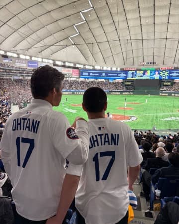 柔道金メダリスト〝ムキムキ〟長男とMLB親子観戦！〝OHTANI〟姿に「チケット取れたんですか！？」「素敵な2人！」