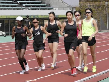 10年目の愛媛銀女子陸上部、新体制に　「クィーンズ駅伝」目指し特訓