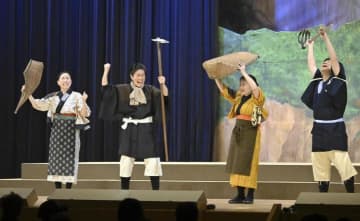 西予の市民劇団公演、1150人魅了　笑いや涙誘う