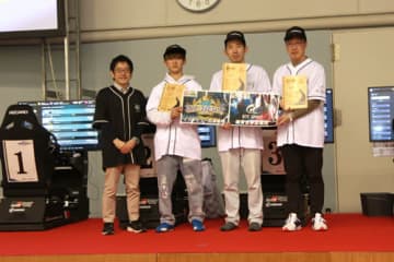 32人が最強プレイヤーの座競う　津でeモータースポーツ決勝大会